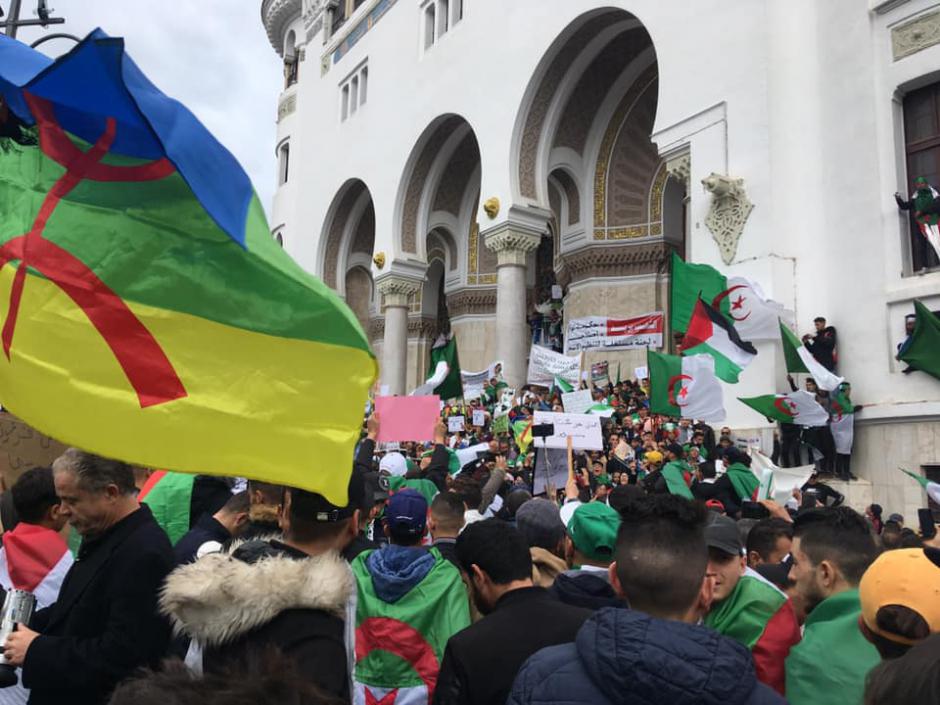 L'Algérie :  A la croisée des chemins